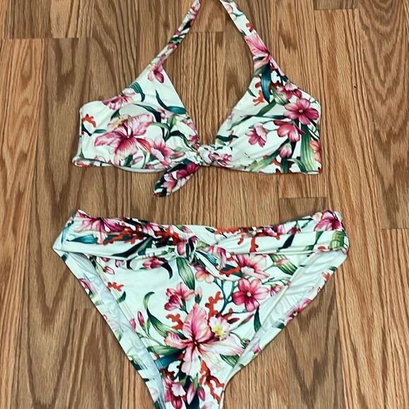 Carmen Marc Valvo Bikini, tie front floral, 2 piece set, Medium - Picture 3 of 13